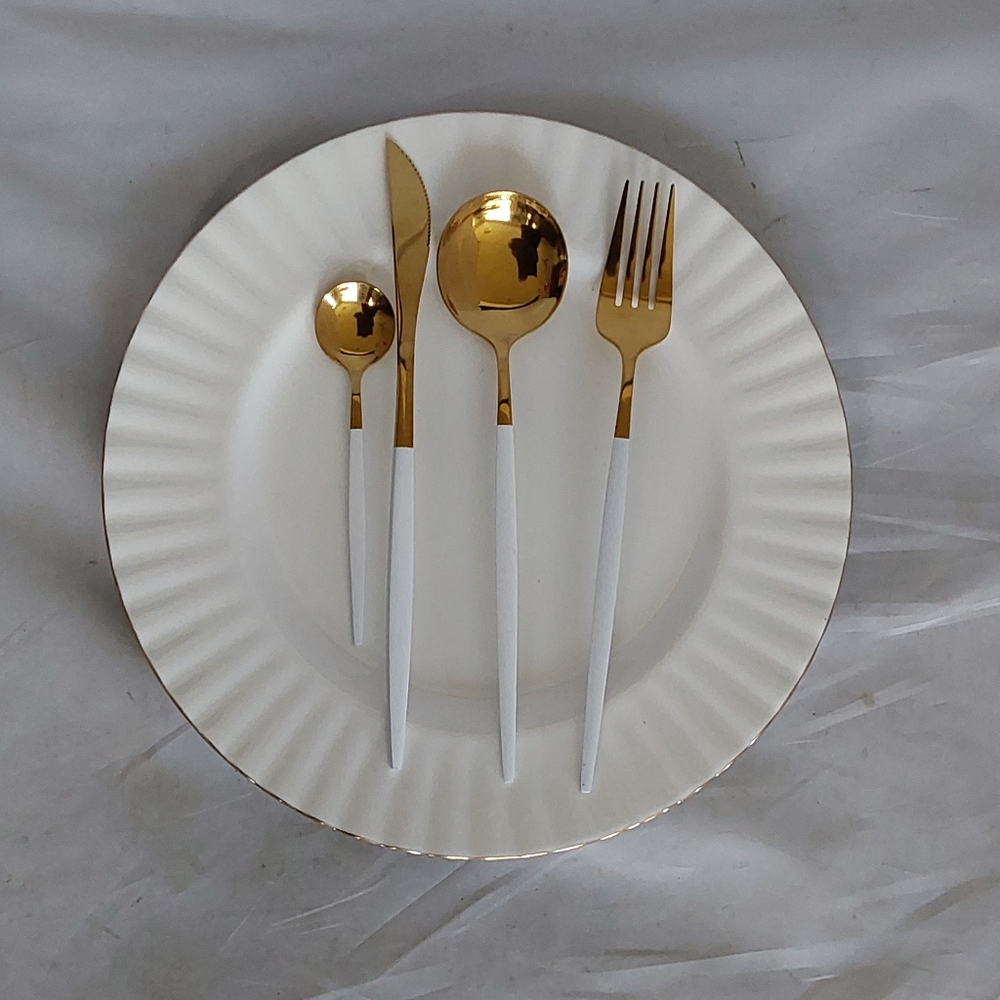 UNTURCKY ROUND GOLD & WHITE  40 PC STAINLESS STEEL FRENCH‎ MADE  TABLE FOR 8